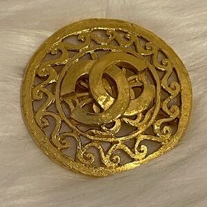 💯% AUTHENTIC VINTAGE CHANEL 1995 CC Medallions Brooch (95-A)